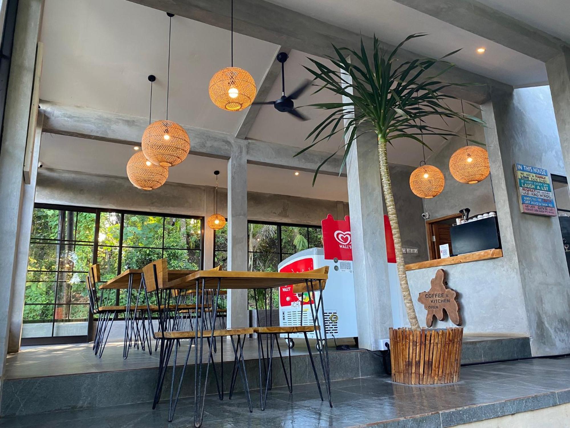 Mayong Bali Villa And Hostel Munduk Екстериор снимка